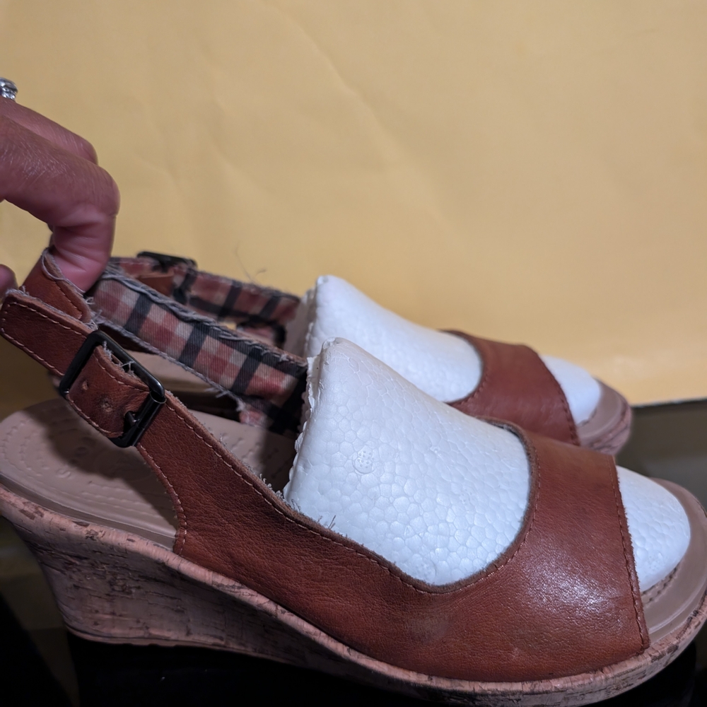 Women Wedge Heel Leather Crocs Size 8